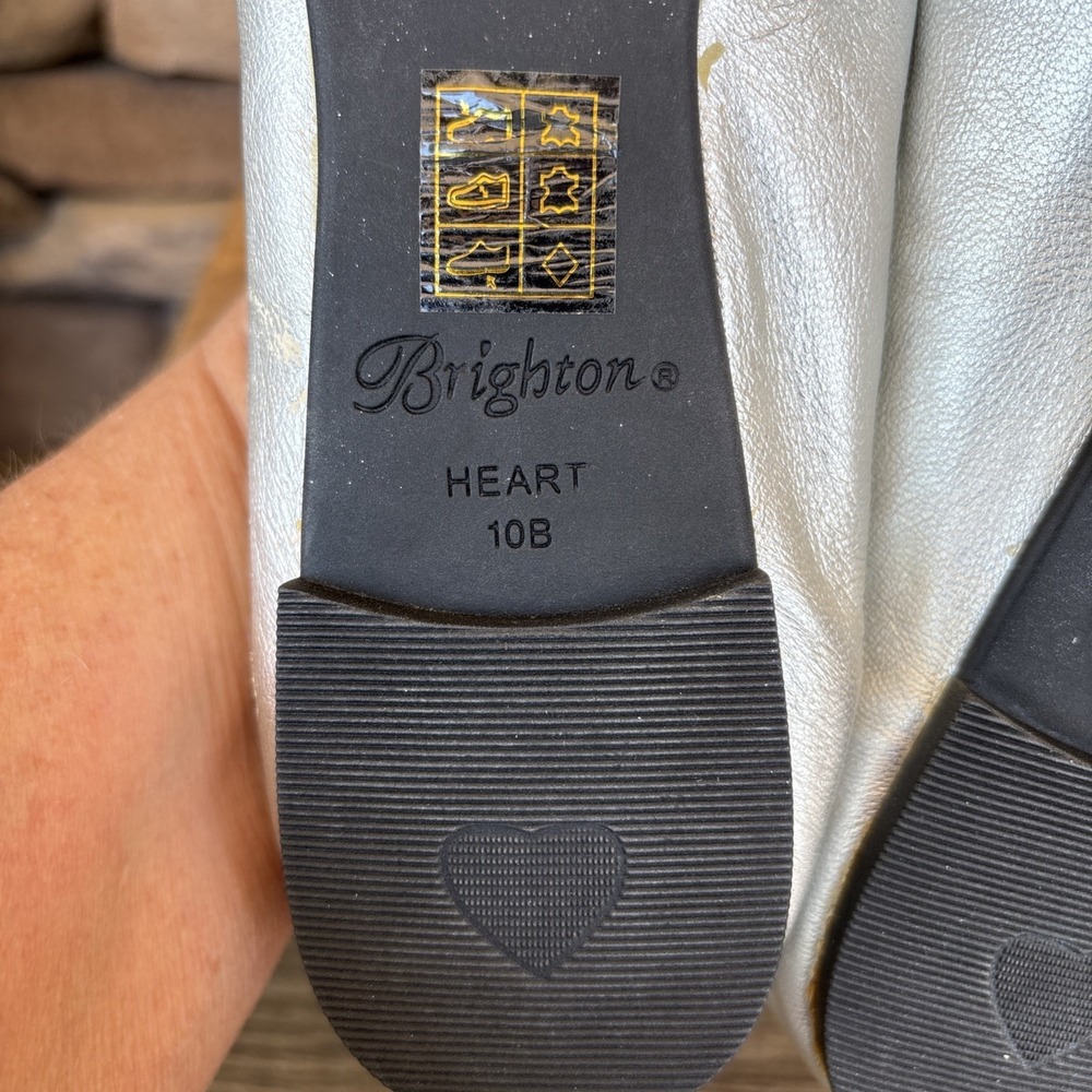 Brighton Heart Medallion Metallic Silver Ballet Flats Women's Shoes 10 B - Picture 7 of 12